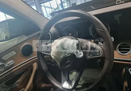 Photo 2 of 9: 2017 Mercedes-Benz E220 d 4Matic, VIN WDDZF0FB6HA277682 — Korean insurance auction