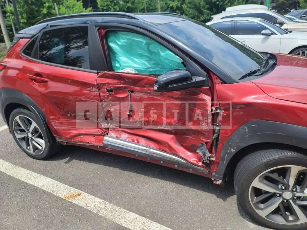 Photo 2 of 5: 2019 Hyundai Kona, VIN KMHK4815GKU433711 — Korean insurance auction
