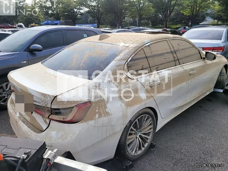 Photo 2 of 19: 2021 BMW Calm 320i — Korean insurance auction