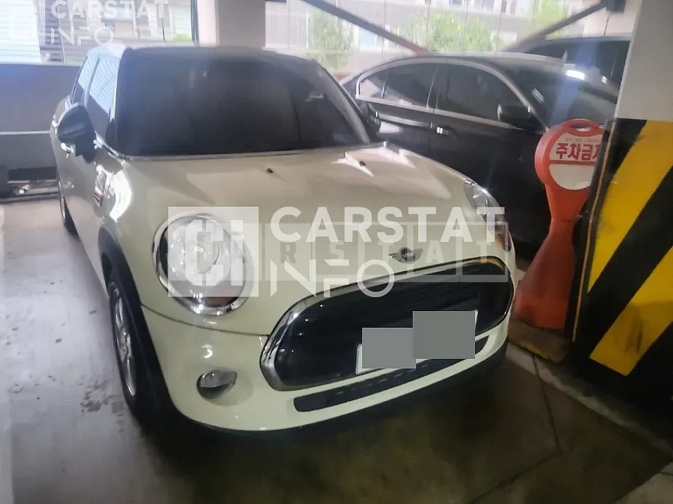 Photo 2 of 24: 2016 MINI Cooper Five-Door, VIN WMWXU1109G2D89355 — Korean insurance auction