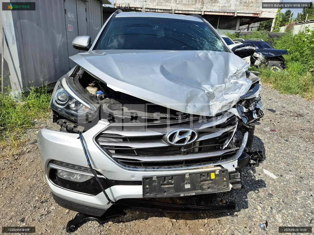 Photo 2 of 18: 2016 Hyundai Santa Fe, VIN KMHSW81UBGU613211 — Korean insurance auction