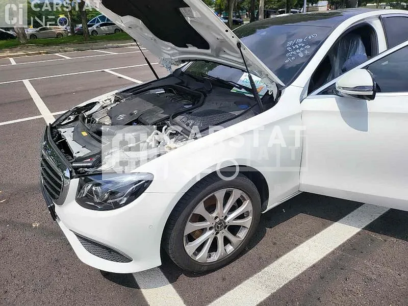 Photo 2 of 9: 2019 Mercedes-Benz E220d 4Matic, VIN WDDZF0FB2KA531623 — Korean insurance auction