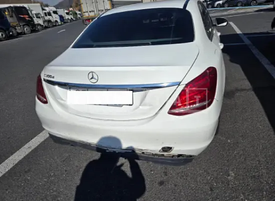 Photo 2 of 19: 2018 Mercedes-Benz C 200d — Korean insurance auction