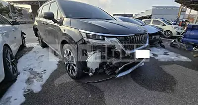 Photo 1 of 17: 2021 Kia Carnival — Korean insurance auction