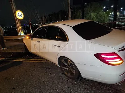 Photo 1 of 5: 2019 Mercedes-Benz E300 — Korean insurance auction