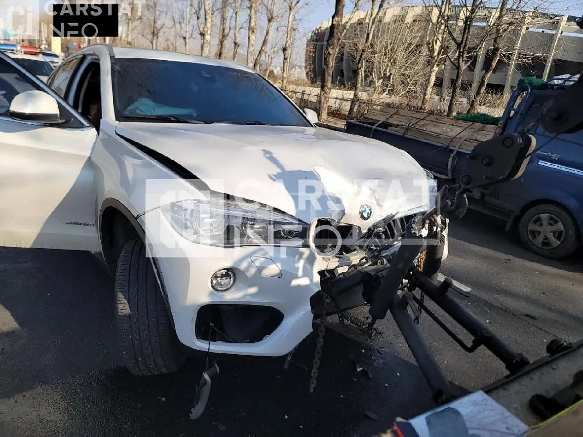 Photo 2 of 5: 2016 BMW X6 xDrive 30d, VIN WBAKV2102G0R27982 — Korean insurance auction