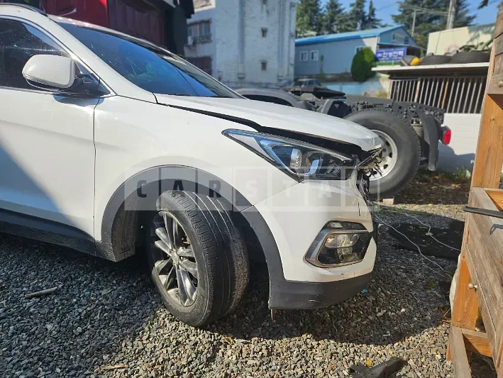 Photo 2 of 9: 2018 Hyundai Santa Fe, VIN KMHSW81UDJU828557 — Korean insurance auction