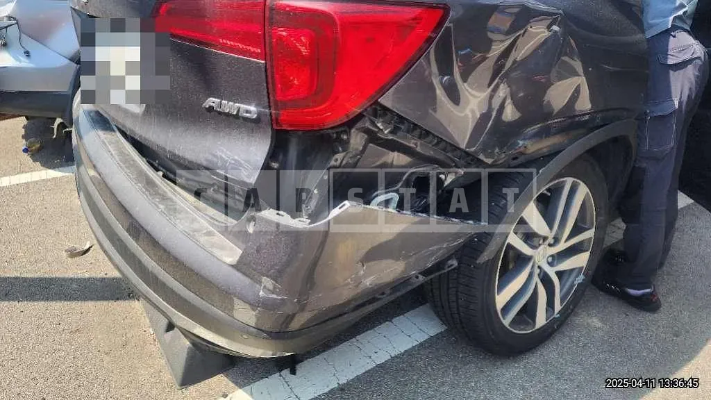 Photo 2 of 15: 2017 Honda Pilot — Korean insurance auction