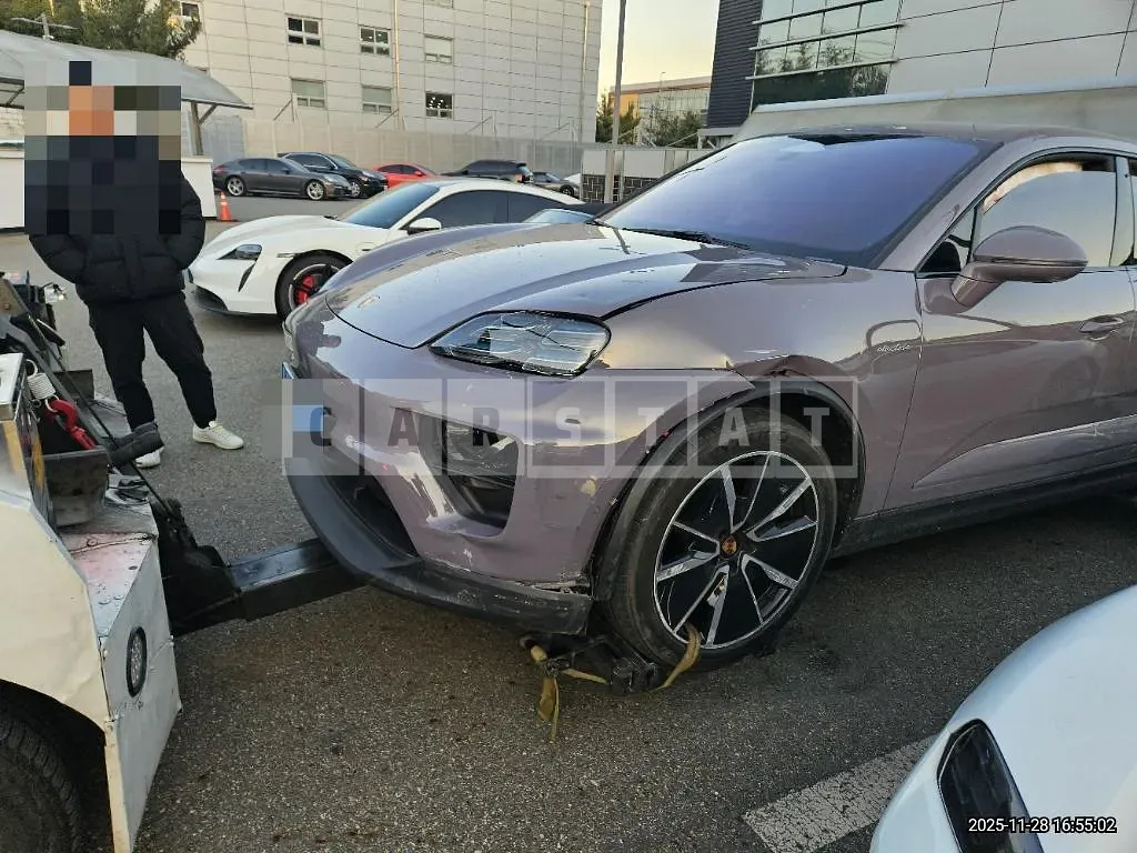 Photo 2 of 49: 2025 Porsche Macan 4S — Korean insurance auction