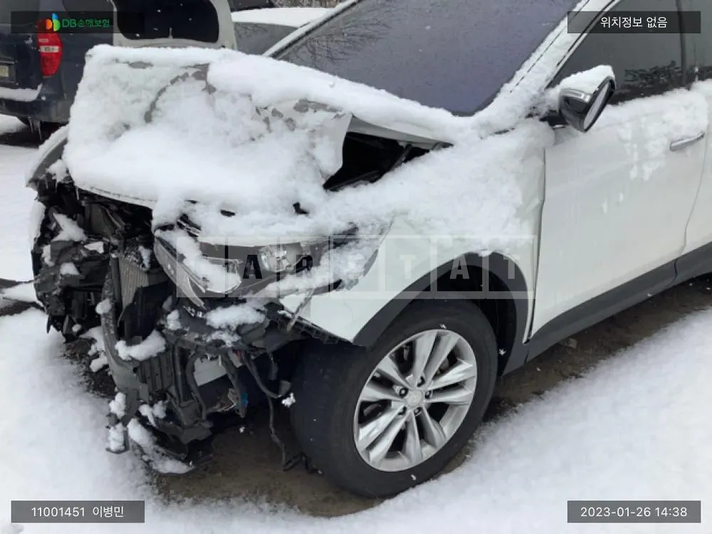 Photo 2 of 20: 2017 Hyundai Santa Fe, VIN KMHSW81UBHU760151 — Korean insurance auction