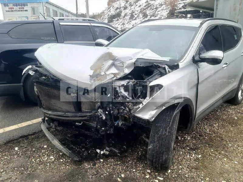 Photo 2 of 18: 2017 Hyundai Santa Fe, VIN KMHSW81UDJU779771 — Korean insurance auction