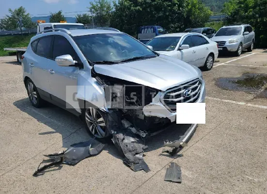 Photo 2 of 5: 2015 Hyundai Tucson, VIN KMHJT81VDFU026612 — Korean insurance auction