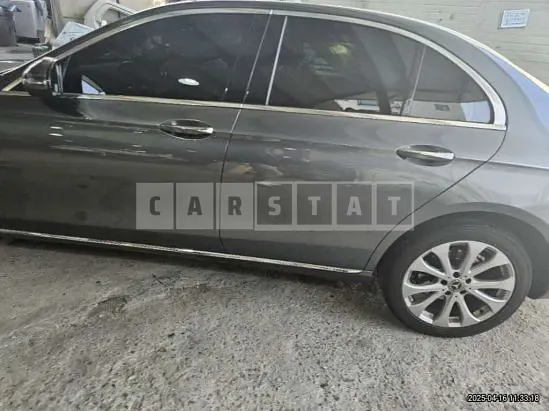 Photo 2 of 30: 2019 Mercedes-Benz E300 4Matic — Korean insurance auction