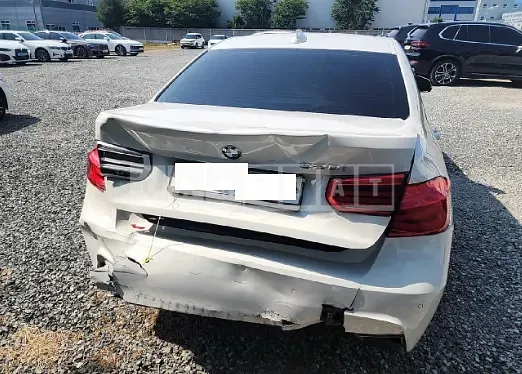 Photo 2 of 15: 2017 BMW 320i — Korean insurance auction