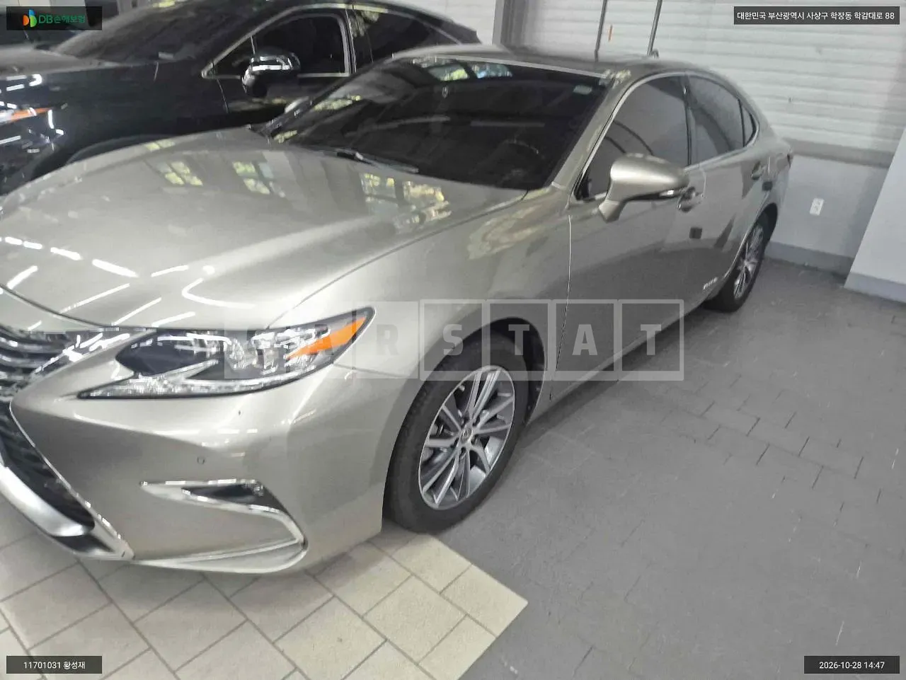 Photo 2 of 12: 2017 Lexus ES300h, VIN JTHBW1GG0J2167933 — Korean insurance auction