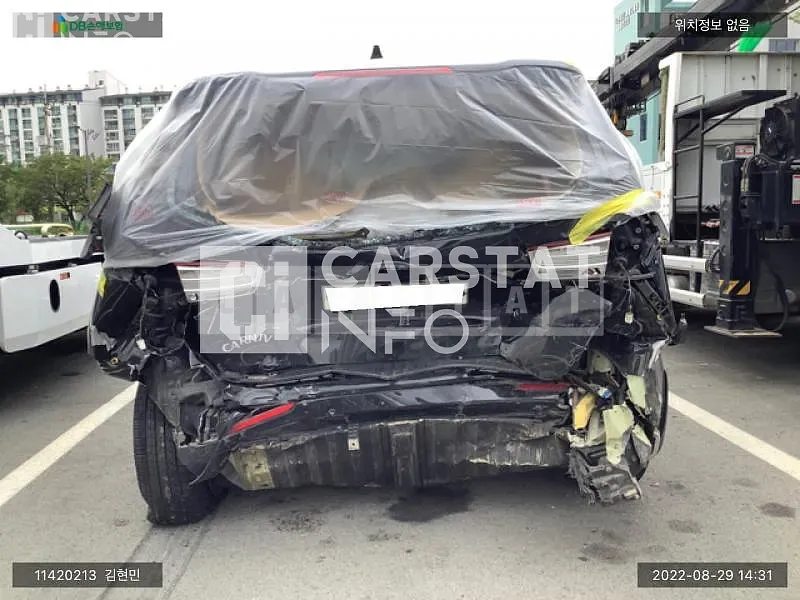 Photo 2 of 12: 2017 Kia Carnival, VIN KNAMB81ABJS394242 — Korean insurance auction