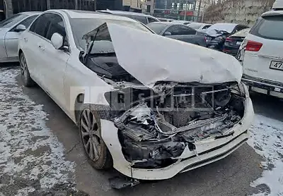 Photo 1 of 26: 2018 Mercedes-Benz E300 4Matic, VIN WDDZF4KB7JA329596 — Korean insurance auction