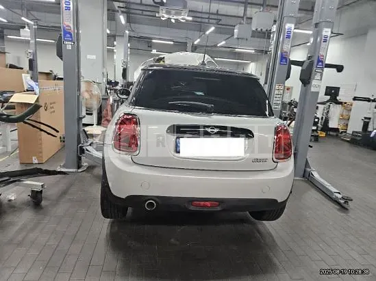 Photo 2 of 44: 2020 MINI Cooper — Korean insurance auction