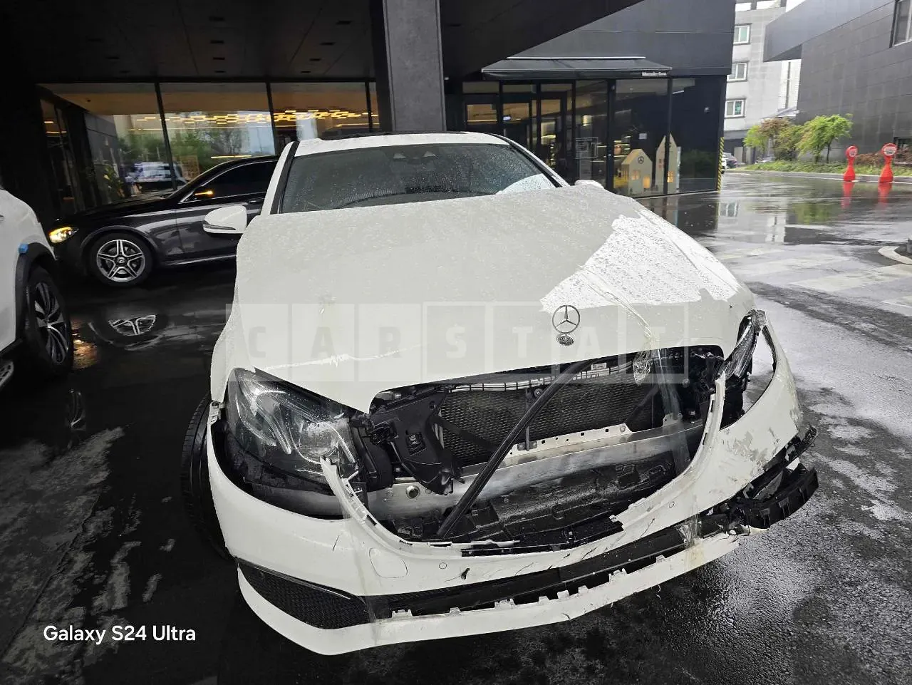 Photo 2 of 17: 2017 Mercedes-Benz E220d 4Matic, VIN WDDZF0FB7JA372113 — Korean insurance auction
