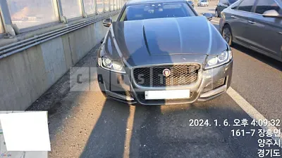 Photo 1 of 7: 2017 Jaguar XF 20d, VIN SAJBB4BN7JCY57503 — Korean insurance auction