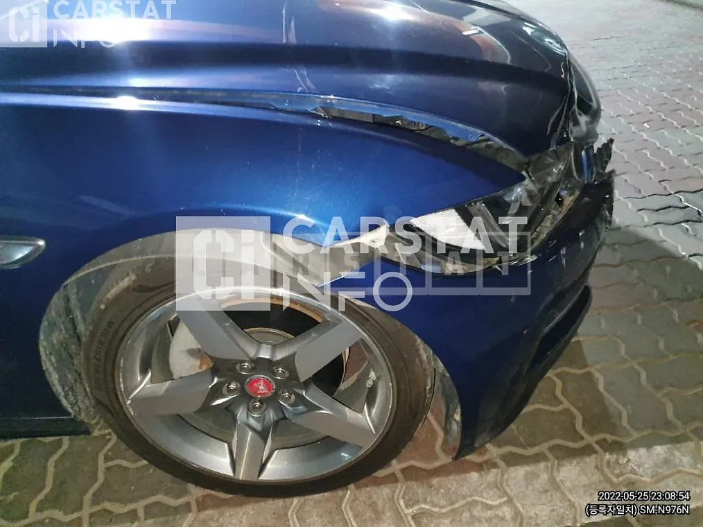 Photo 2 of 16: 2015 Jaguar XE 2.0 d, VIN SAJAB4BN7GA913052 — Korean insurance auction