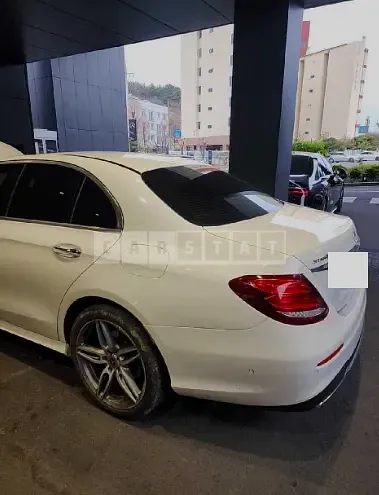 Photo 2 of 9: 2020 Mercedes-Benz E300 4Matic, VIN W1KZF4KB2LA841219 — Korean insurance auction