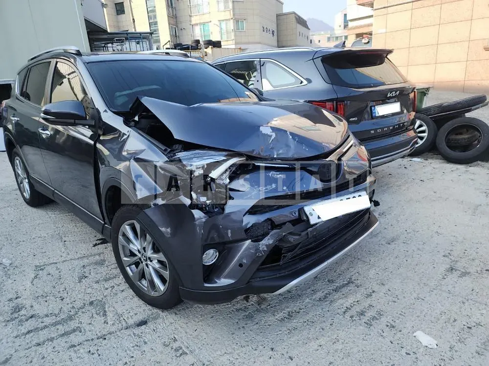 Photo 2 of 12: 2016 Toyota Lave 4 2WD, VIN JTMYFREV7GD089451 — Korean insurance auction