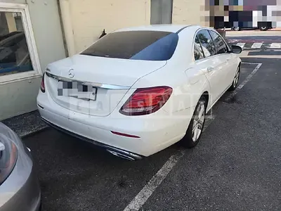 Photo 1 of 35: 2016 Mercedes-Benz E220d — Korean insurance auction