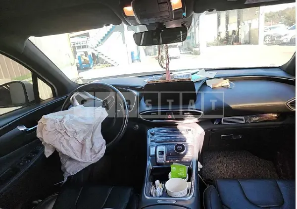 Photo 2 of 50: 2021 Hyundai Santa Fe, VIN KMHS381HGMU310393 — Korean insurance auction