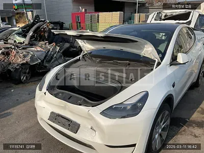 Photo 1 of 14: 2023 Tesla Model Y RWD, VIN LRWYGCFS0PC104163 — Korean insurance auction