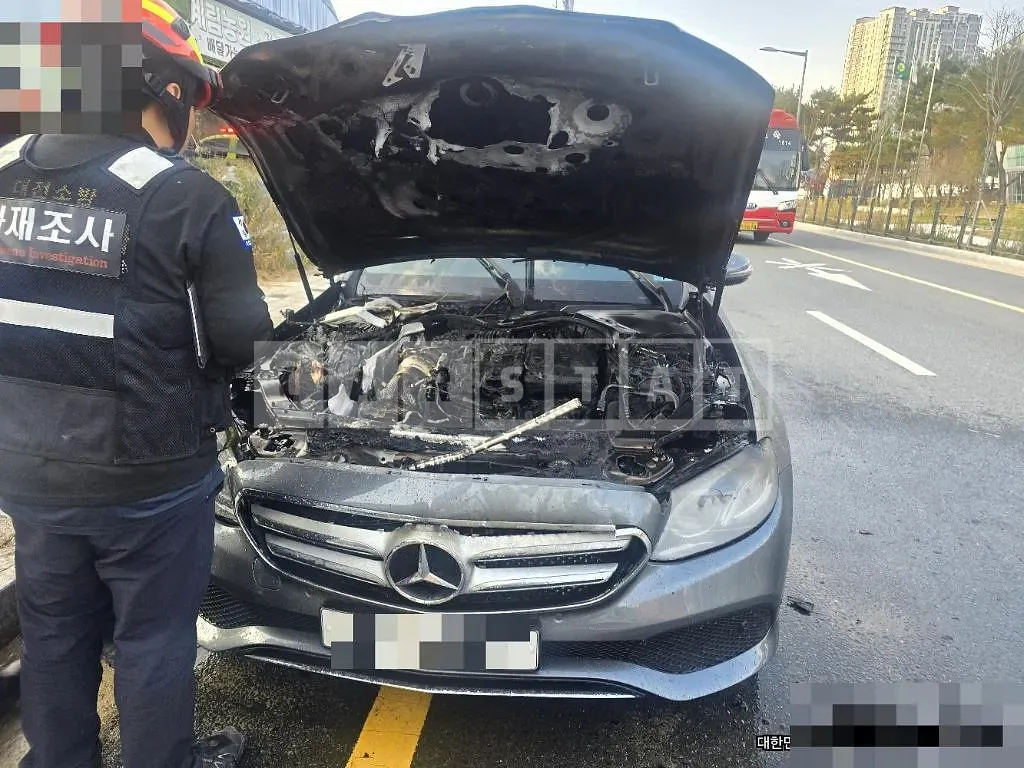 Photo 2 of 18: 2016 Mercedes-Benz E220 d — Korean insurance auction