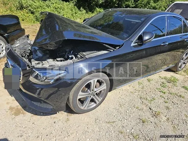 Photo 2 of 9: 2017 Mercedes-Benz E300 — Korean insurance auction