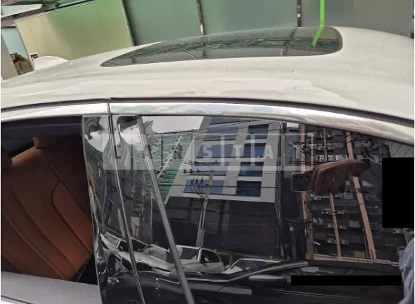 Photo 2 of 9: 2020 BMW 520i Luxury — Korean insurance auction