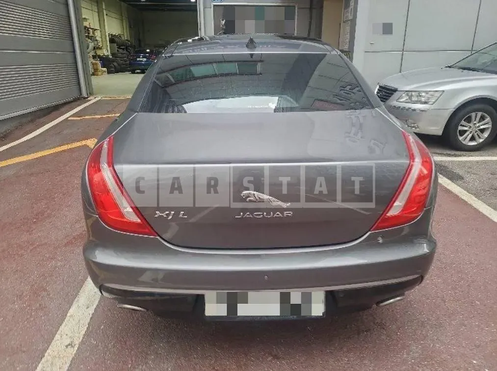 Photo 2 of 16: 2016 Jaguar XJ 3.0d — Korean insurance auction