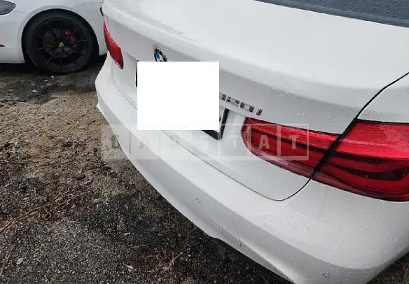 Photo 2 of 15: 2018 BMW 320i, VIN WBA8A9106JAE92189 — Korean insurance auction