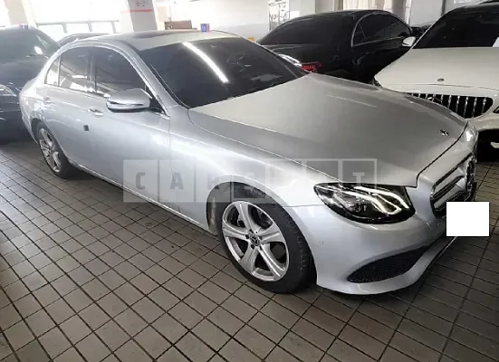Photo 2 of 8: 2018 Mercedes-Benz E 200 — Korean insurance auction