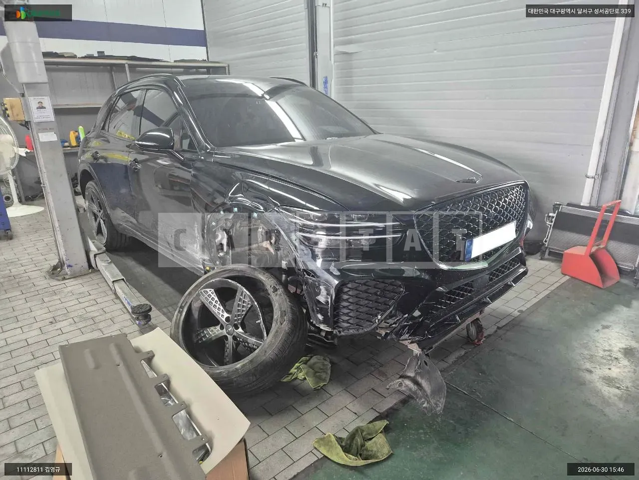 Photo 2 of 17: 2022 Genesis GV70, VIN KMTMF81CDPU106680 — Korean insurance auction