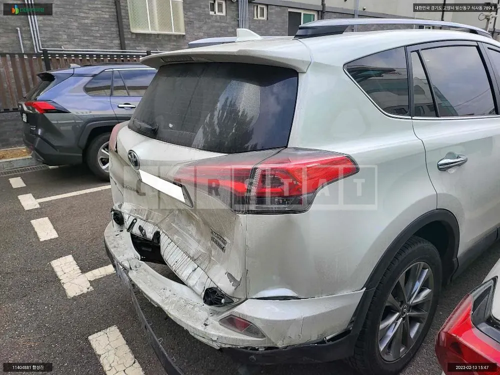 Photo 2 of 8: 2017 Toyota RAV4, VIN JTMDJREV4HD147160 — Korean insurance auction
