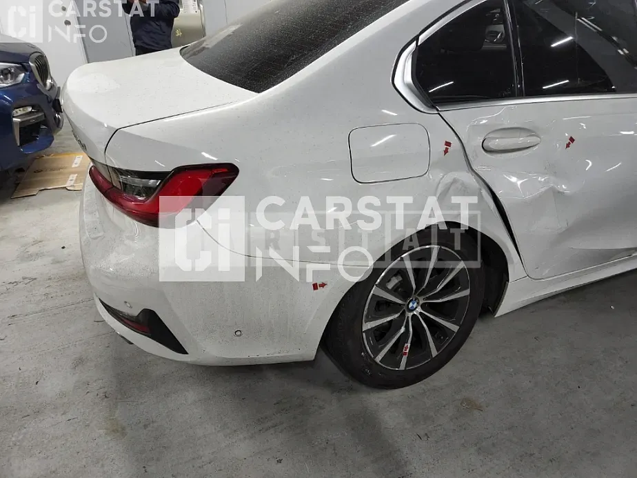 Photo 2 of 33: 2019 BMW 320d, VIN WBA5V5101KAJ56769 — Korean insurance auction