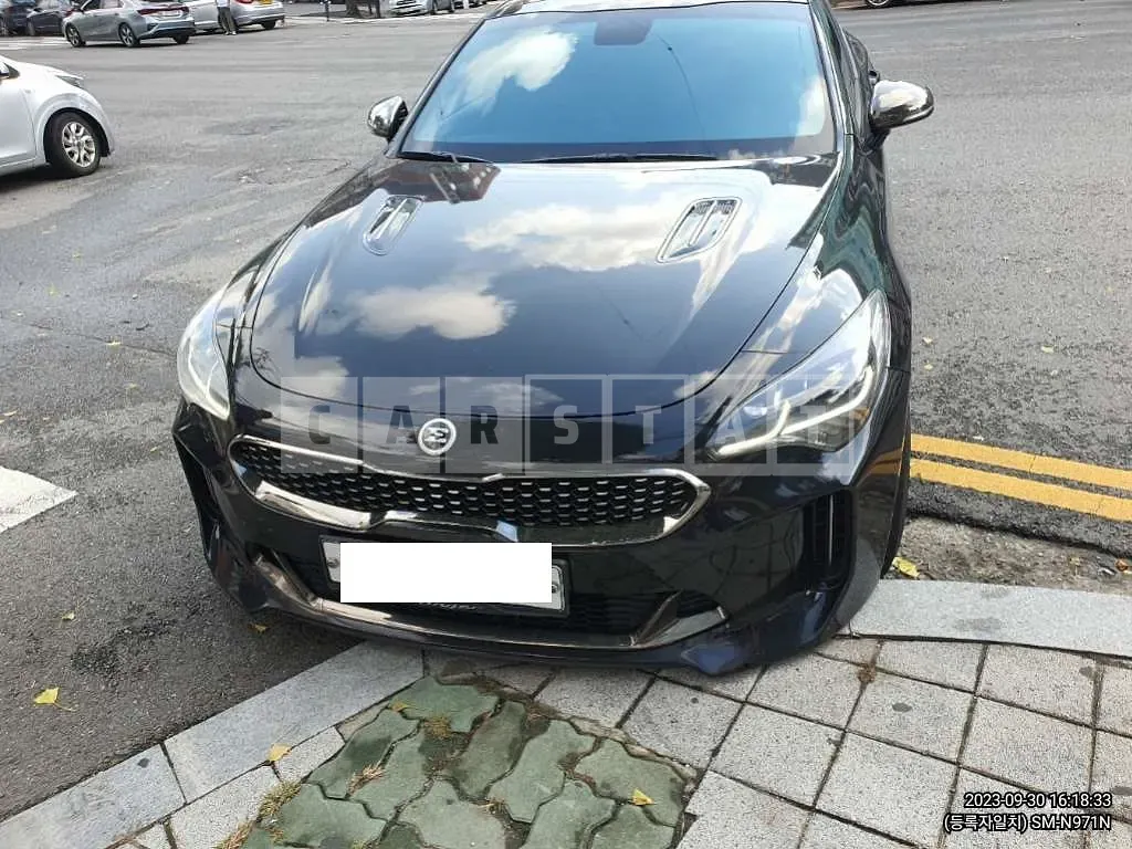 Photo 2 of 9: 2018 Kia Stinger, VIN KNAE351ABJS006632 — Korean insurance auction
