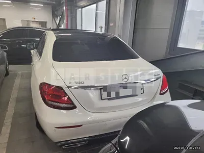 Photo 1 of 19: 2019 Mercedes-Benz E300 4Matic, VIN WDDZF4KB0KA591610 — Korean insurance auction