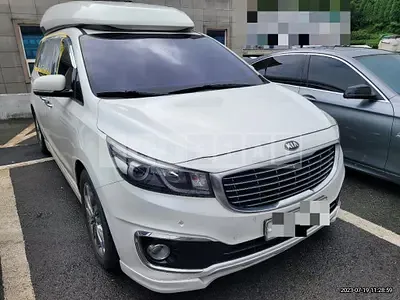 Photo 1 of 15: 2015 Kia Carnival High Limousine, VIN KNAMC81ABFS071894 — Korean insurance auction
