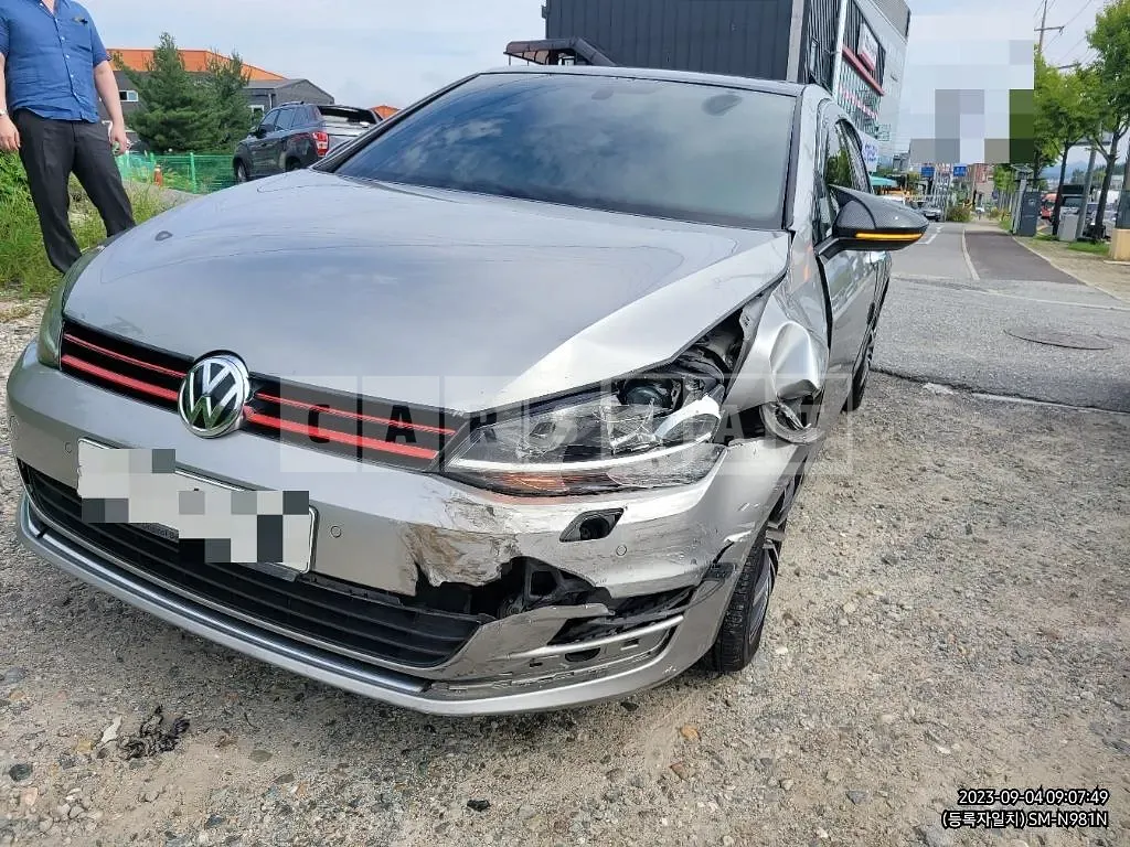 Photo 2 of 4: 2015 Volkswagen Golf 2.0 TDI BMT, VIN WVWZZZAUZFW242697 — Korean insurance auction