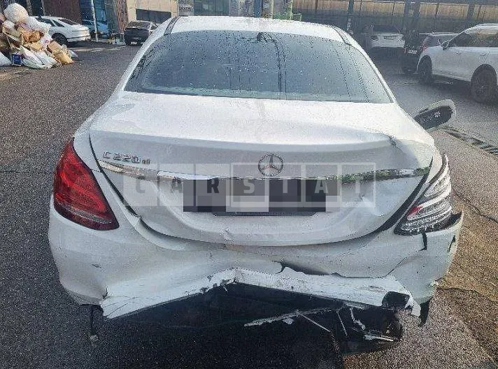 Photo 2 of 28: 2015 Mercedes-Benz C220 d, VIN WDDWF0EB2GF278978 — Korean insurance auction