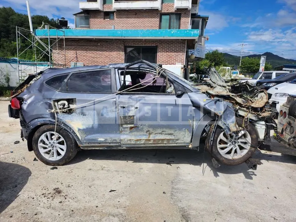 Photo 2 of 7: 2018 Hyundai Tucson, VIN KMHJ281ADJU611863 — Korean insurance auction