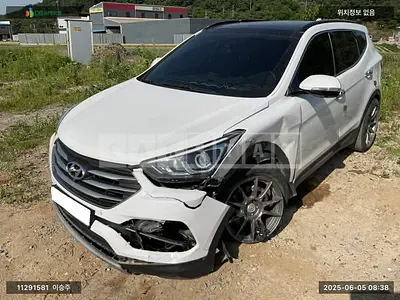 Photo 1 of 9: 2017 Hyundai Santa Fe, VIN KMHSW81UBJU824064 — Korean insurance auction