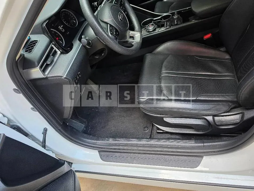 Photo 2 of 8: 2021 Kia K5 2.0 — Korean insurance auction