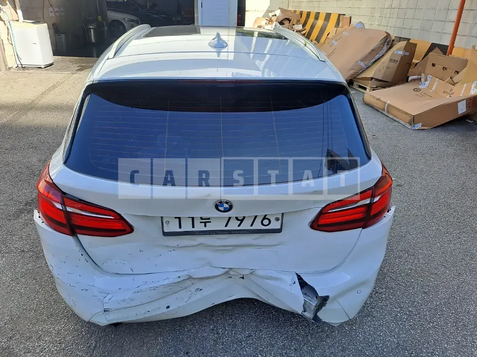 Photo 2 of 6: 2015 BMW Active Tourer — Korean insurance auction
