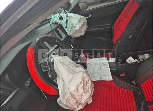 Photo 2 of 15: 2019 Kia K5 — Korean insurance auction
