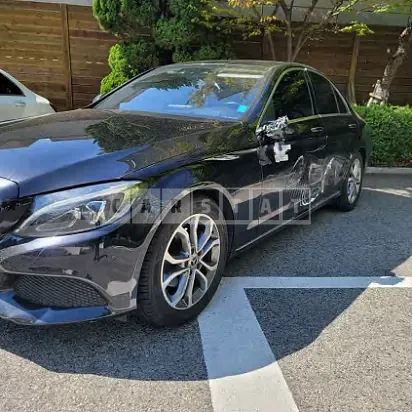 Photo 2 of 18: 2017 Mercedes-Benz C 200 — Korean insurance auction